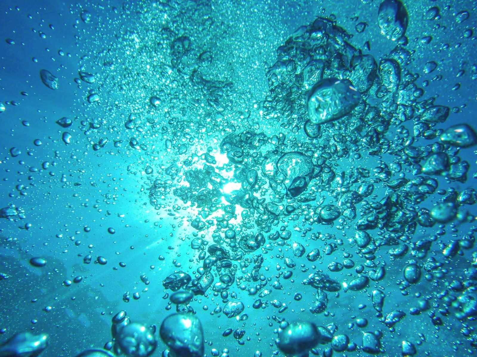 Air bubbles in clear water